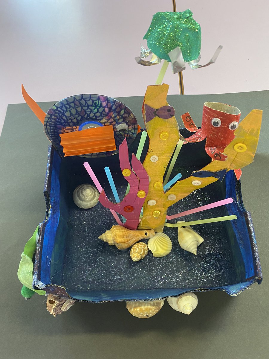 JonesMelani's tweet photo. @ArgyleCross #SEALIFEseasavers year 2 dove deep into the problem of the plastic that is polluting our oceans and the devastating effect that it has on life under the sea. Year 3 students  were inspired and worked with their families to create their own #WorldOceansDay https://t.co/S5tIwMdnDF