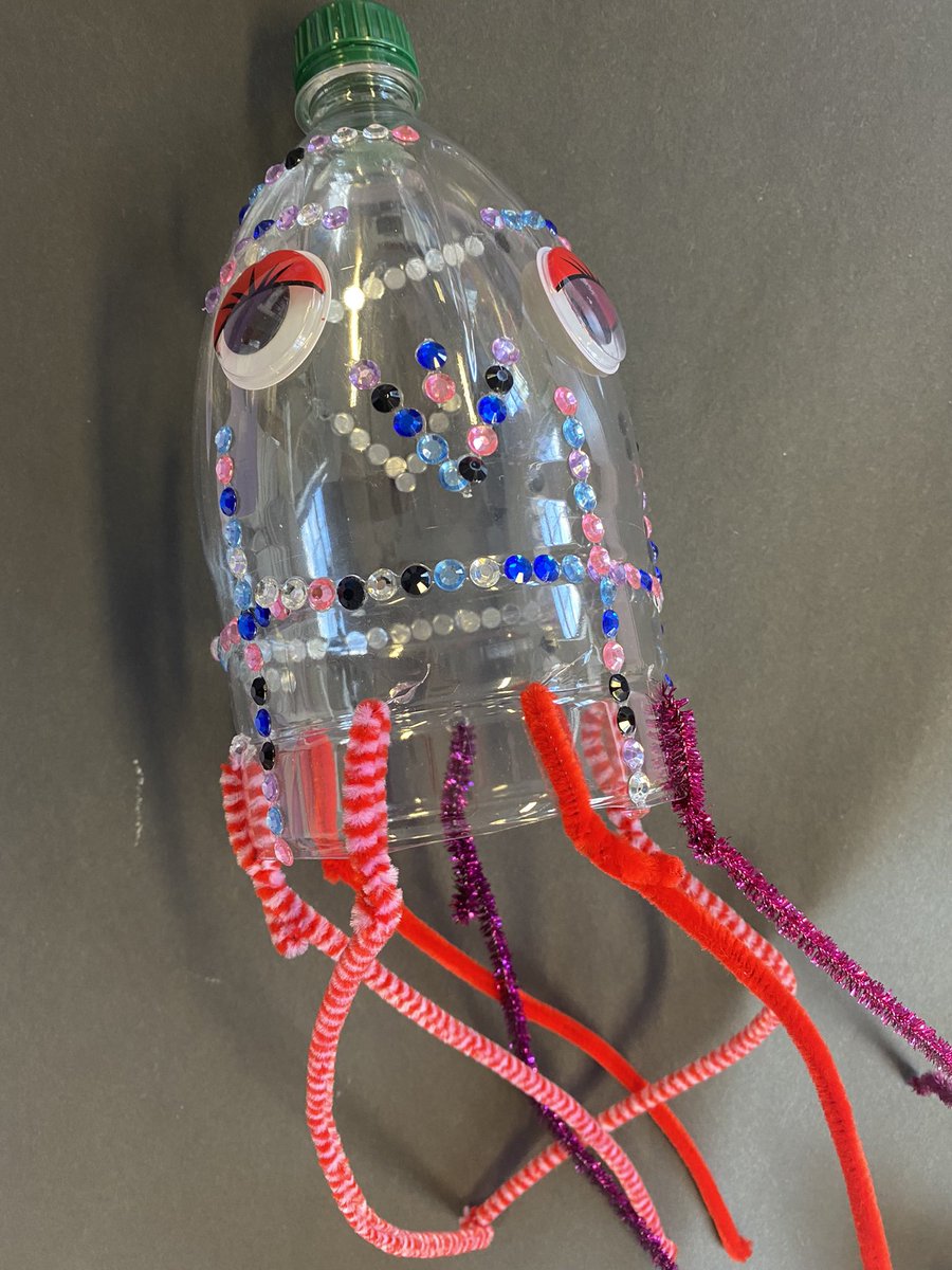 JonesMelani's tweet photo. @ArgyleCross #SEALIFEseasavers year 2 dove deep into the problem of the plastic that is polluting our oceans and the devastating effect that it has on life under the sea. Year 3 students  were inspired and worked with their families to create their own #WorldOceansDay https://t.co/S5tIwMdnDF
