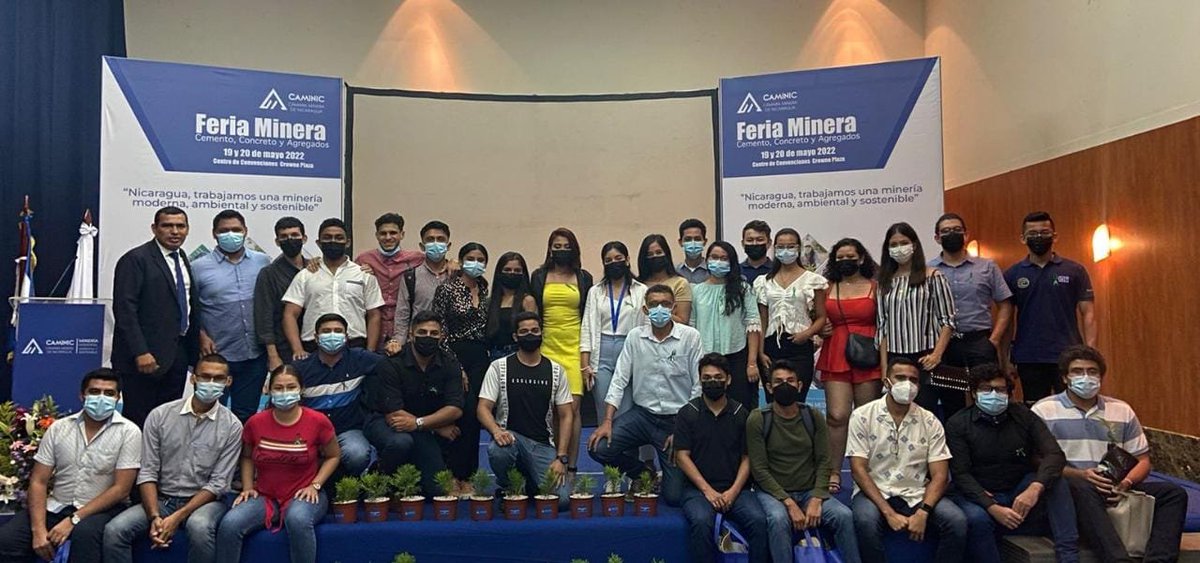 UNIdeNicOficial's tweet photo. Autoridades de la Facultad de Tecnología de la Construcción (@UNIFTC1), fortalecen alianzas estratégicas con empresas amigas #CAMINIC, #NIMAC y #CEMEX . 🤩
📍Centro de Convenciones Crowne Plaza.
#39UNI
#SomosOrgullosamenteUNI❤ https://t.co/zLF09fd4DA