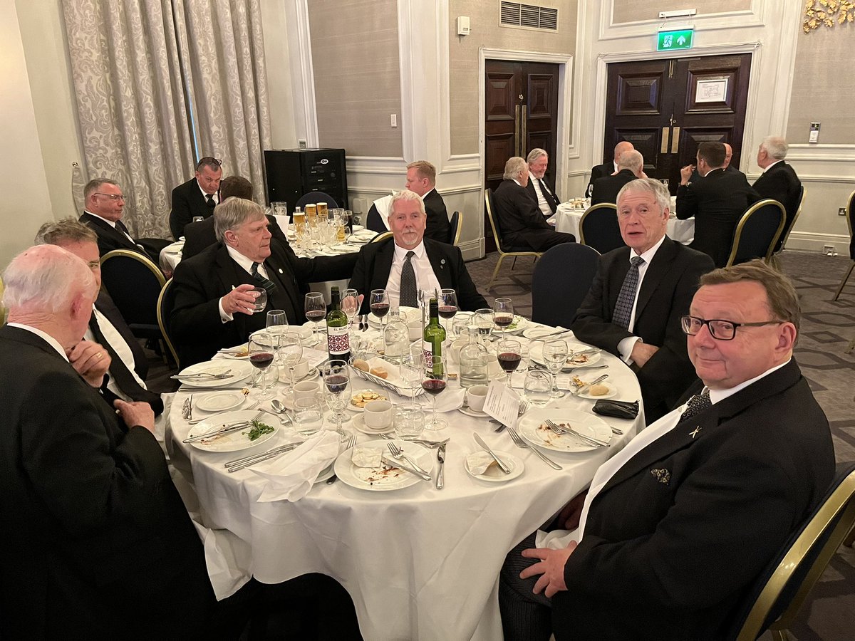 philpotta's tweet photo. Jolly boys visit to Chelsea Lodge in london (the entertainers lodge, many famous members). Just waiting for the meal and entertainment now lodge finished 🙂. (Some people removed to protect the innocent!) https://t.co/Da25EzCOoD