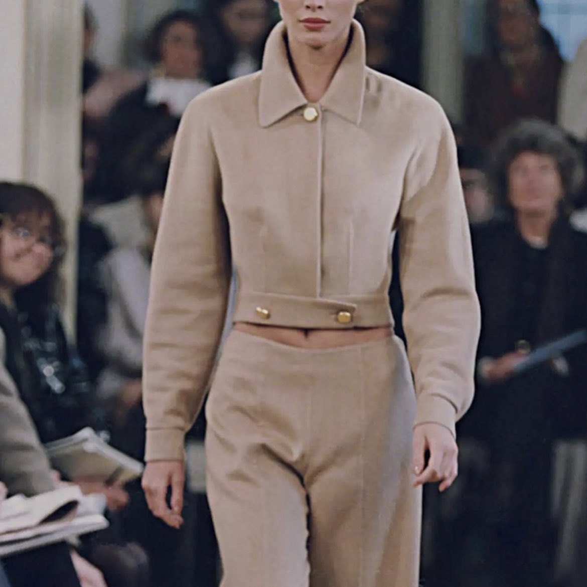 cynicalsoul___'s tweet image. mi abuela me hizo este look de prada 1992 y me siento rica famosa y adinerada