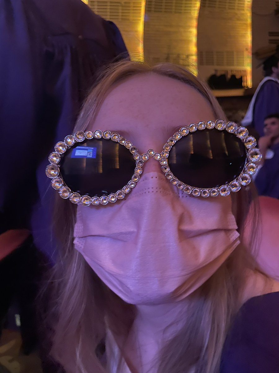 emilyflem's tweet photo. slaying #nyusteinhardt22 https://t.co/Yq6isTbYWo