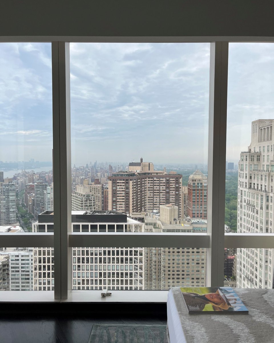 Relaxing inside with all of Manhattan as your backdrop 🏙️

#LuxuryInTheSky #MandarinOrientalNewYork #ImAFan #nyc #centralpark #manhattan @parkmagazineny