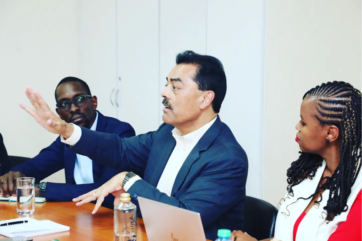 realDanielJuma's tweet photo. I joined the @Mkenya_daima steering committee led by the Chair Dr. @vimalafrica and @KEPSA_KENYA Deputy CEO Ms. @MCheruto1 for consultative discussions with the election observer mission of the AU – COMESA – EAC, in relation to the forthcoming Kenya’s elections. #GlobalPeace https://t.co/3KvXZPSPzO