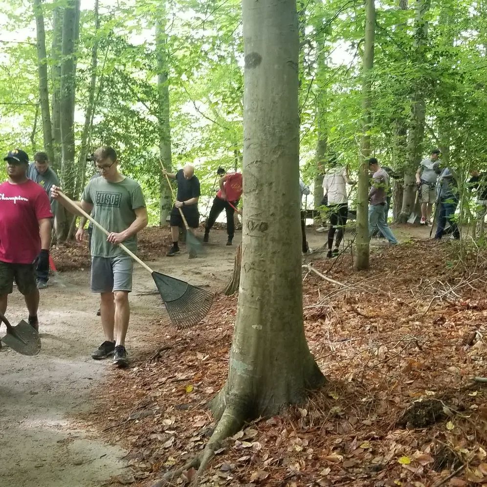 NCOAEustis's tweet photo. U.S. Army Soldiers attending the USAACE NCOA— Eustis Advanced Leaders Course volunteer during their weekend to help clean the Regulation Nature Trail on Fort Eustis keeping the trails clean and safe for community use.
#Thisismysquad
#ForgedtoLead
#USAACE
#PeopleFirst https://t.co/ZODTFABIxB