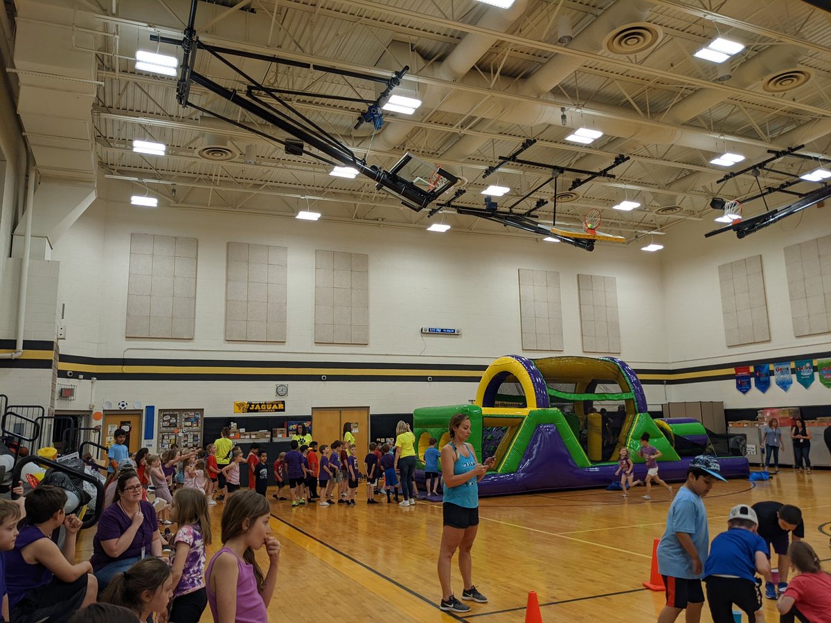 McclellanPta's tweet photo. McClellan Field Day is in full swing! Thank you to the Field Day Committee, the kids are having a blast! @McClellan_WJHSD @wjhsd https://t.co/WwnxNvfEX2