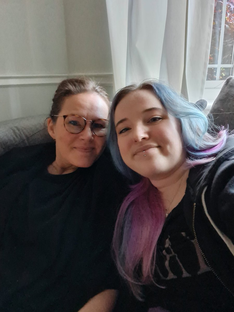 【QueenE】 tweet media