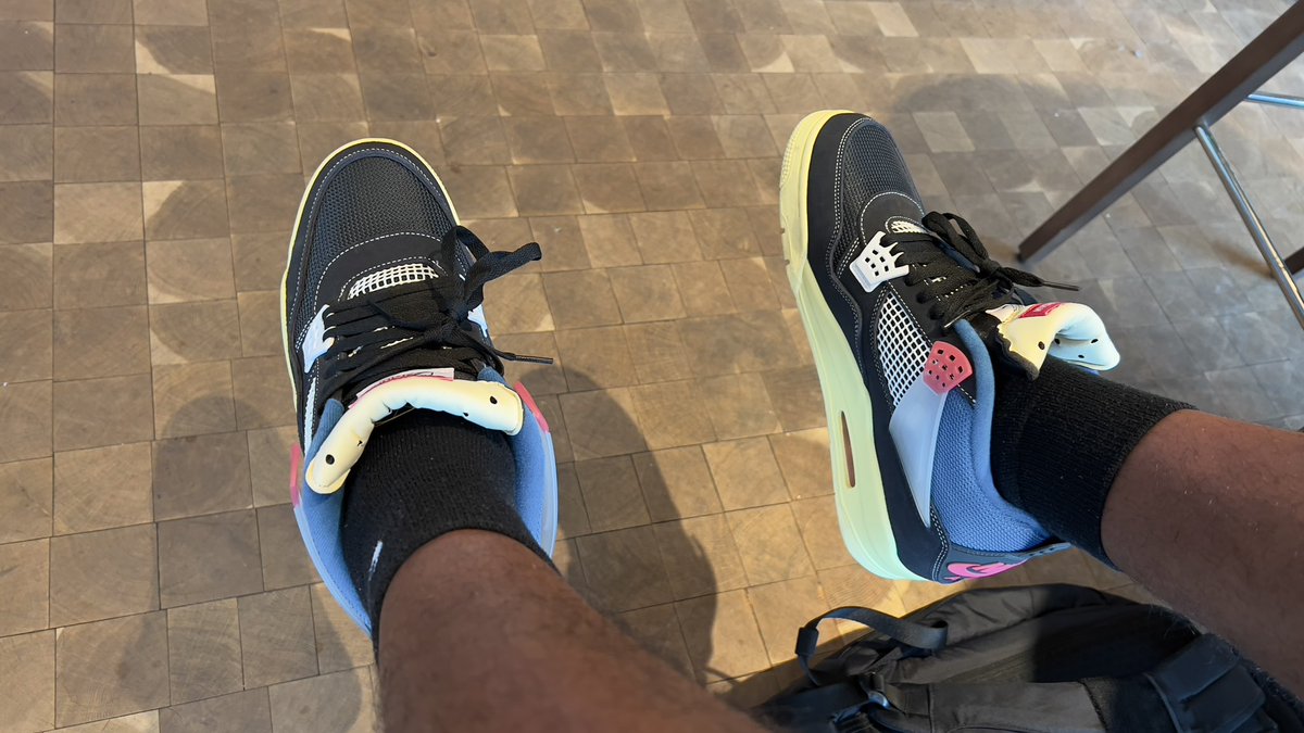 rukizzel's tweet photo. Finally took them out of Deadstock Retirement. Figured a delayed birthday trip to San Francisco was a good enough reason to break them out. #FreshKickFriday https://t.co/AnK9ErxLXV