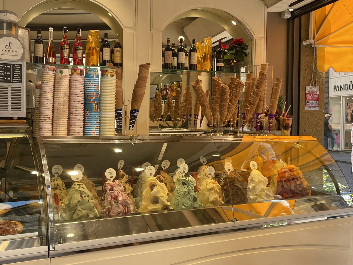 MunchPudding's tweet photo. #PostcardFromFlorence 😺🇮🇹☀️ Posh shops, leather shops &amp; Gelato! Yum yum! 🍨 https://t.co/JngUIrcMau