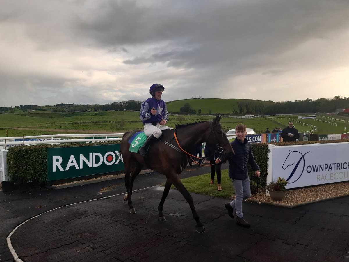 IrishRacing365's tweet photo. School Lane and Thomas Reilly @DownpatrickRace https://t.co/hfIHmM2Uks