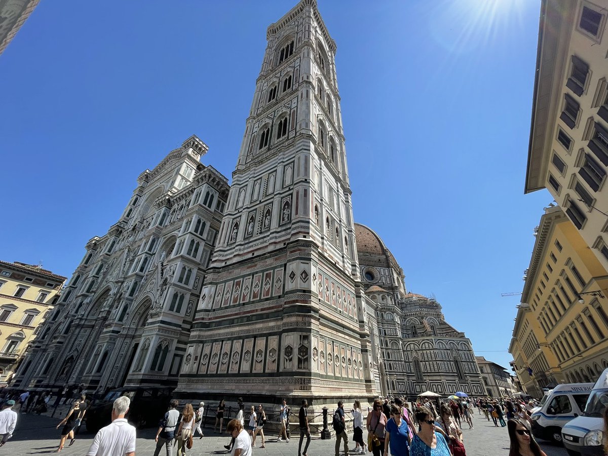 MunchPudding's tweet photo. #PostcardFromFlorence Florence Cathedral 😺🇮🇹☀️ ⛪️ Wow! https://t.co/r6EH1VgCi3