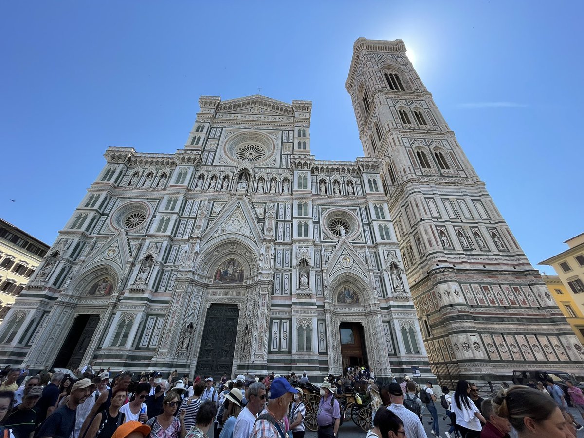 MunchPudding's tweet photo. #PostcardFromFlorence Florence Cathedral 😺🇮🇹☀️ ⛪️ Wow! https://t.co/r6EH1VgCi3