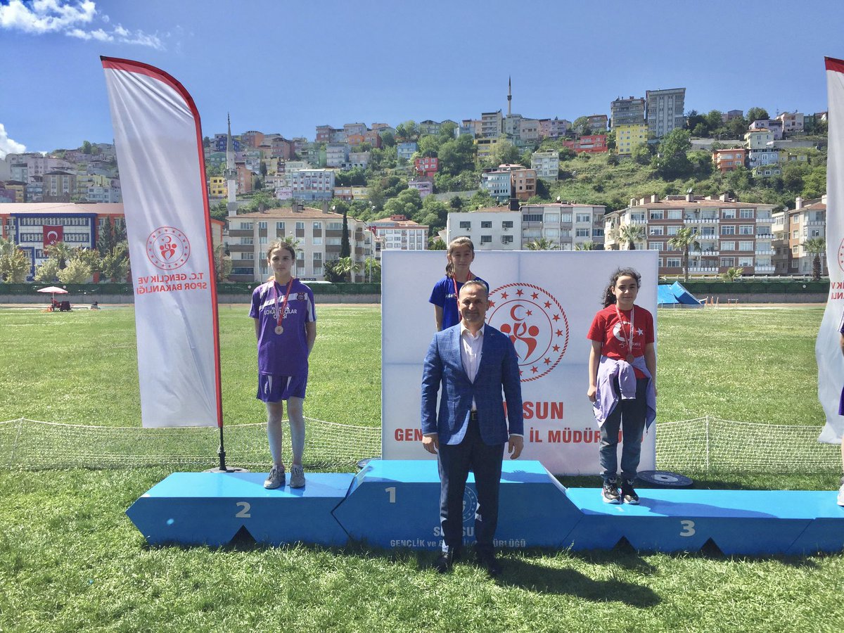 Türkiye’nin En Hızlısı Yarışmalarında ilçemizi temsil eden İmam Hatip Ortaokulu’ndan Ecrin Kuzu il ikincisi olurken, Yavaşbey İlkokulu’ndan Medine Şehitoğlu da il üçüncüsü oldu. Sporcularımızla antrenörlerini tebrik ederek, Türkiye Bölge Şampiyonası’nda başarılar diliyoruz.