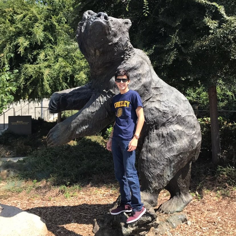 Cal_Engineer's tweet photo. How it's going (2022) | How it started (2018)
Eduardo Huerta-Mercado graduated on 5/14 with a BS in electrical engineering and computer sciences.
#BEGrad @UCBerkeley https://t.co/evdKCsrOgi
