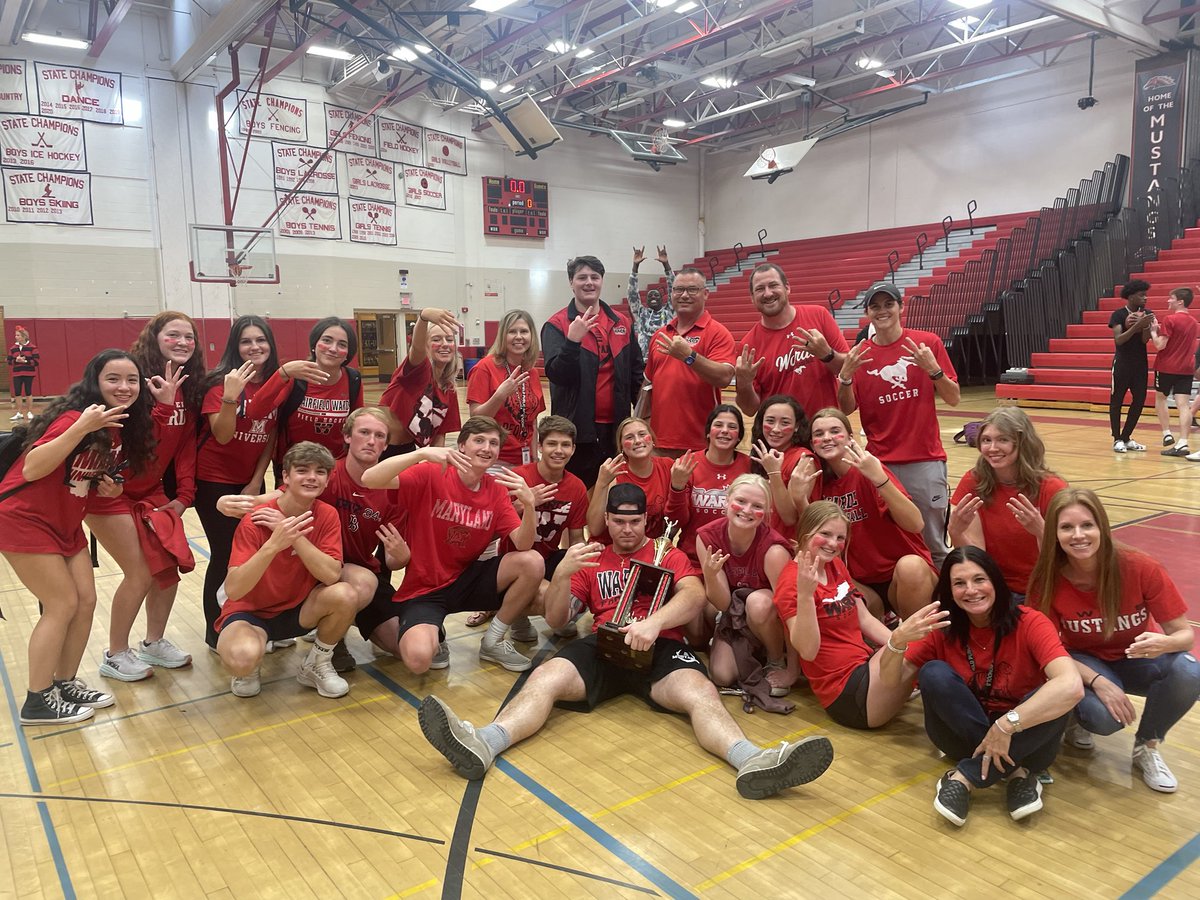 Congrats to Pequot house winning the “Battle of the Houses” at Fairfield Warde HS for the third consecutive year ⁦<a href="/FWHSPTA/">FWHS PTA</a>⁩ ⁦@FWHSMustangs⁩ #battle3peat