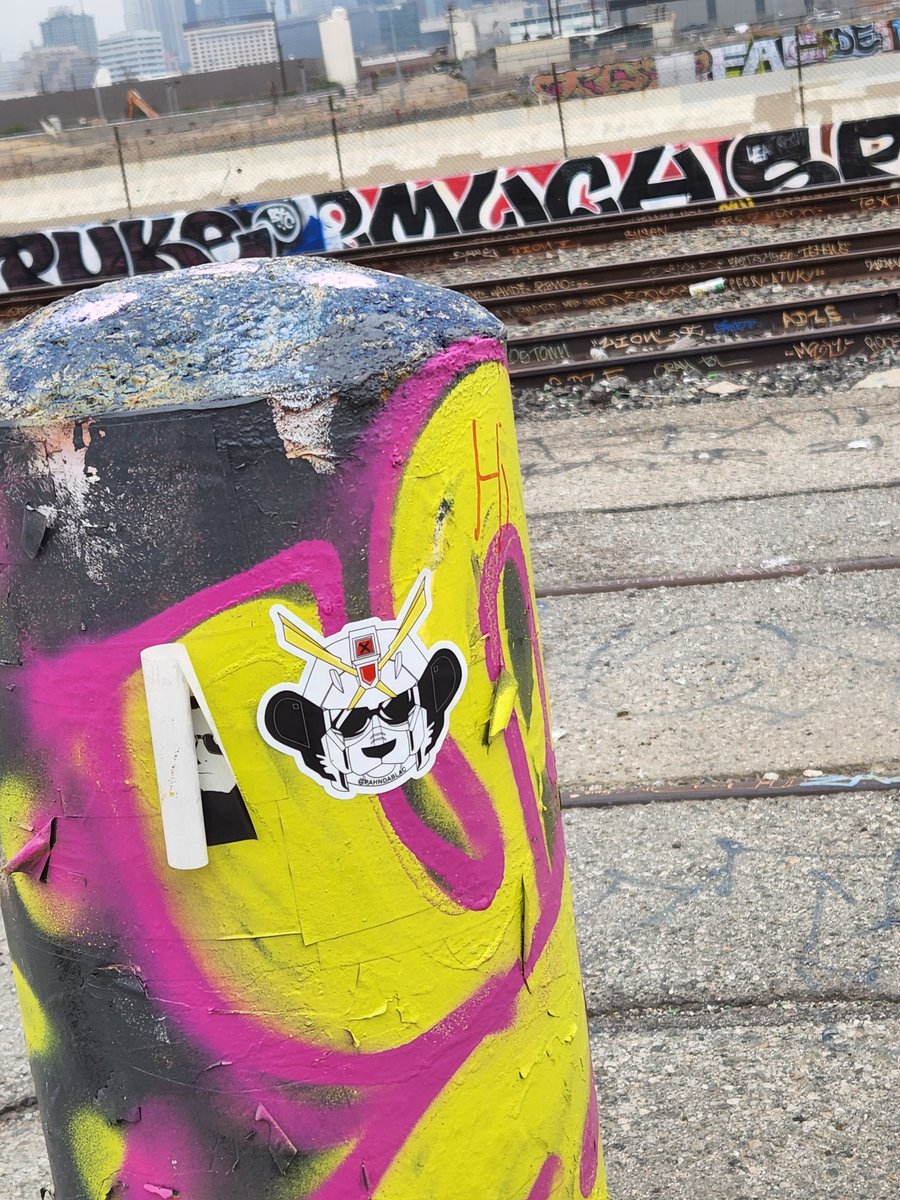 Pahndablac's tweet photo. #GPahnda sticker sighting out by the La River! 🐼🤖✖️ #Pahndablac #stickers #FridayVibes #FridayFeeling https://t.co/gbNXrnSne2