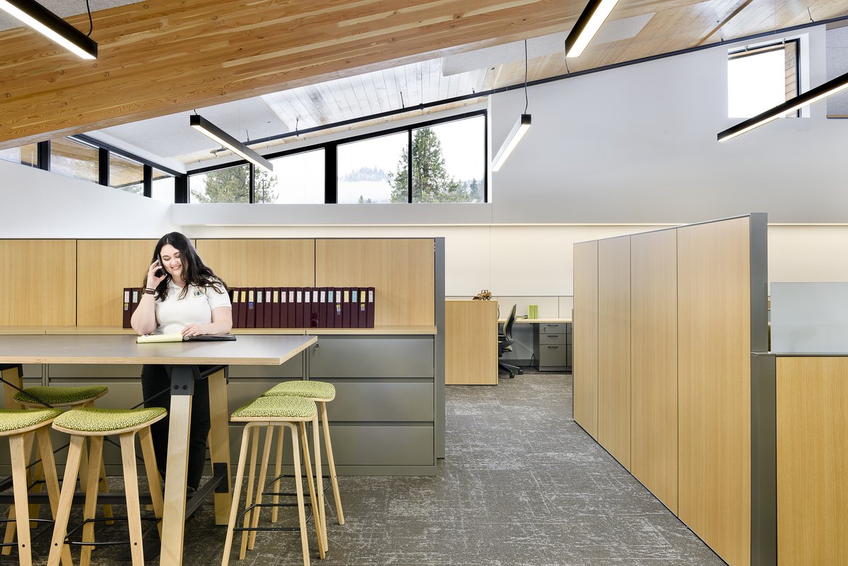 NPClwNFs's tweet photo. We are thrilled that construction is complete on our new Supervisor’s Office in Kamiah! Click here to learn more about this innovative facility: https://t.co/BrpXhWI4Hb #NPClwNF #WoodProducts #TimberTechnology @USDA @forestservice 

(Photos by Heidi Long/Longviews Studios, Inc.) https://t.co/FJuavS1CNC