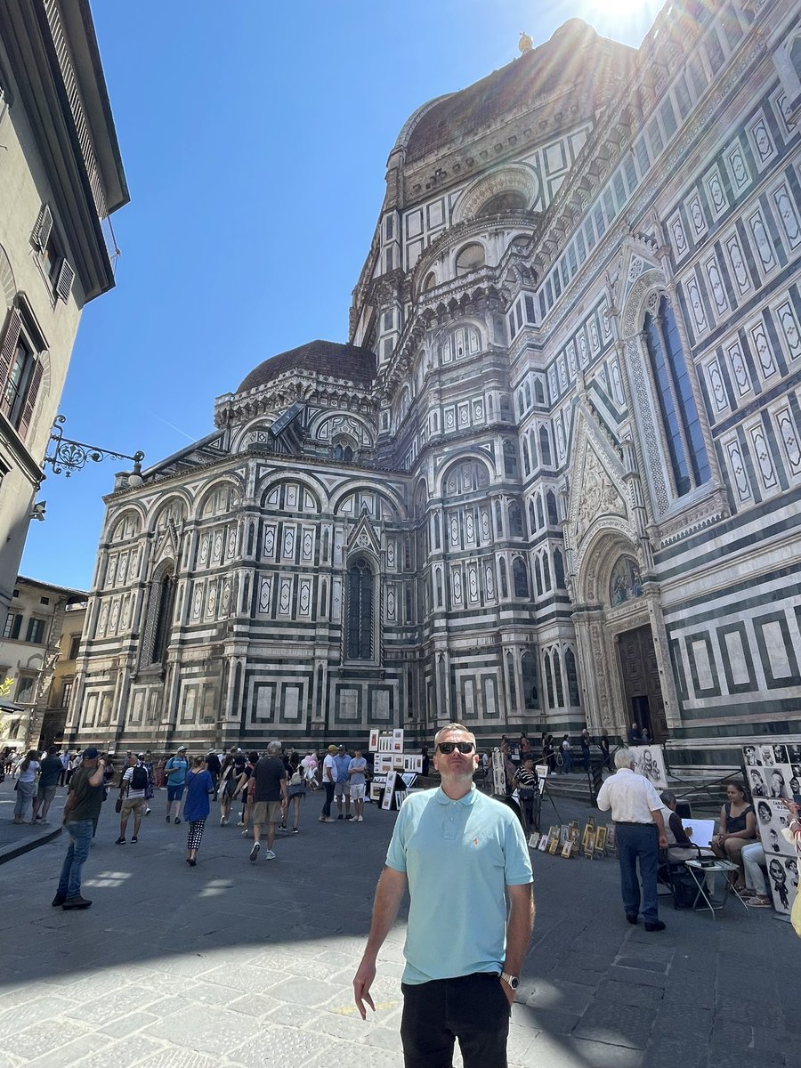 MunchPudding's tweet photo. #PostcardFromFlorence Florence Cathedral 😺🇮🇹☀️ ⛪️ https://t.co/TMZkSduvvz