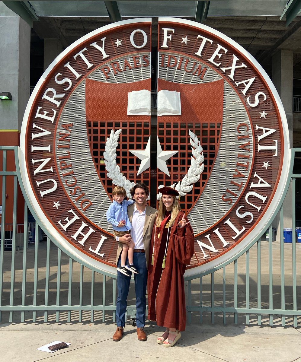 AVielock6's tweet photo. Dr. Ashlyn Vielock, PharmD, MBA ✔️

Survived pharmacy school at my DREAM school having 2 boys thanks to my supportive husband, Foster! 

Next Stop: St. David’s Medical Center! https://t.co/hurV3vIPsy