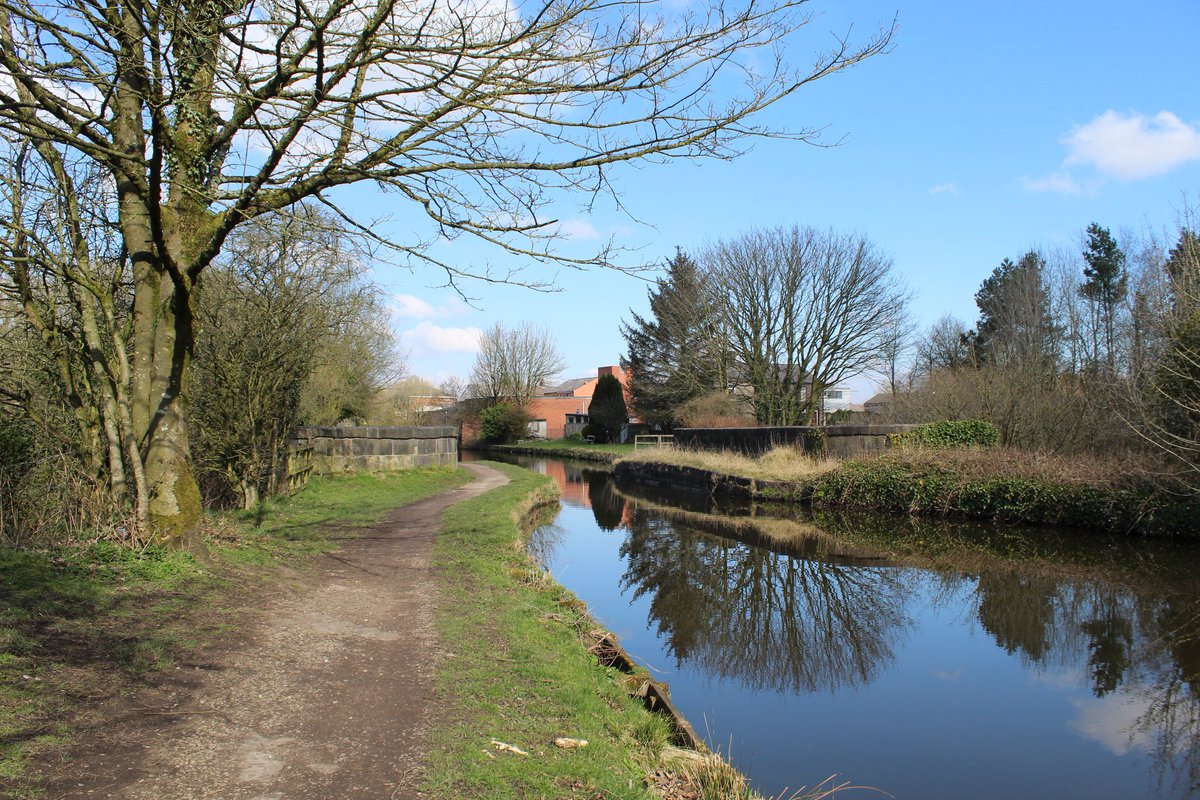 Aqueduct 19 .. Red House .. Adlington .. Leeds and Liverpool Canal .. @CRTNorthWest @ThePhotoHour @CanalRiverTrust #Aqueduct #lancashire #canalphotography #lifesbetterbywater