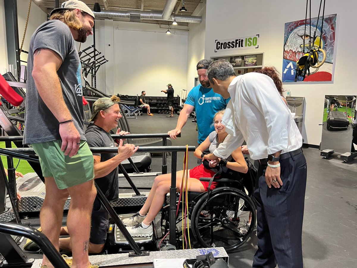 georgepbush's tweet photo. NFL Veteran David Vobora, met US Army Staff Sergeant Travis Mills, a quadruple amputee. David opened up his personal gym to Travis, offering his training expertise. They began working out together, customizing &amp; adapting to the unique challenges posed by Travis’ injuries. https://t.co/wLBnmSasFy