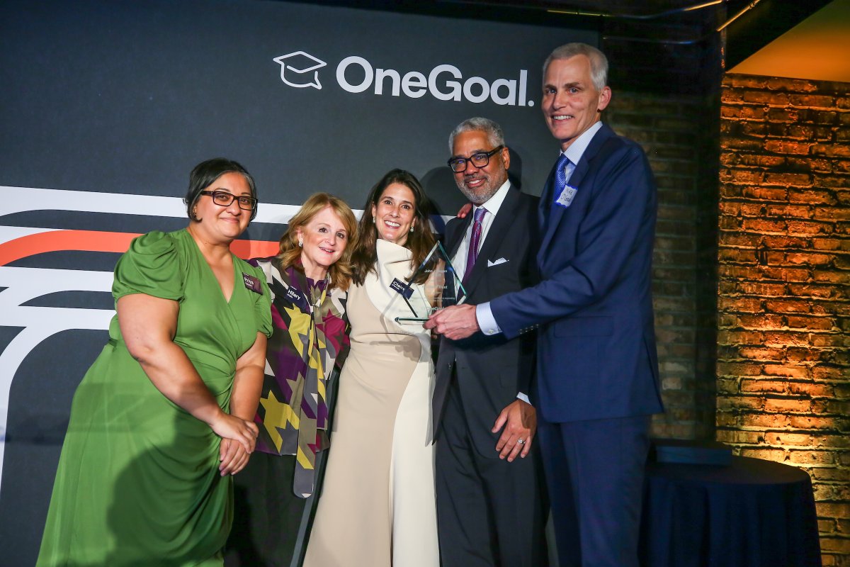 OneGoalGraduate's tweet photo. Thank you to all who joined us last night for #GradNight2022! This community’s support of students and their postsecondary dreams knows no limits. #OneGoalGraduation https://t.co/JX4MgJdGnk