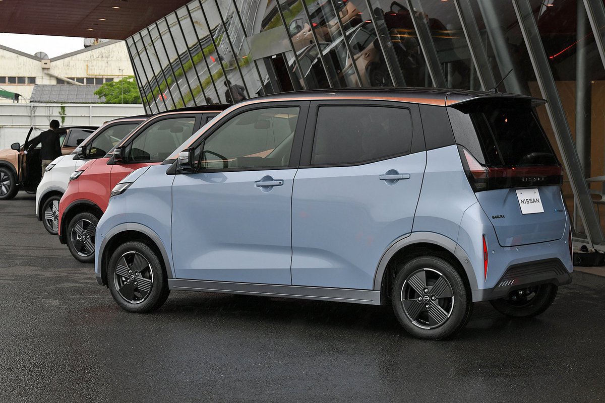 CarsNewsTV's tweet photo. Hem elektrikli, hem minik ve hem de ekonomik!..
Keşke buralara gelebilseler!..
#JapanKeiElectricCars
@NissanElectric #Sakura
@MMCjpn eK X EV
#electricvehicles #citymobility #SizeDoesNotMatter #GitGel0emisyon #NoParkingStress #LowCost #MicroDesign #JDM @Alliance_RNM #NoComplex https://t.co/ezw5yYCk6t