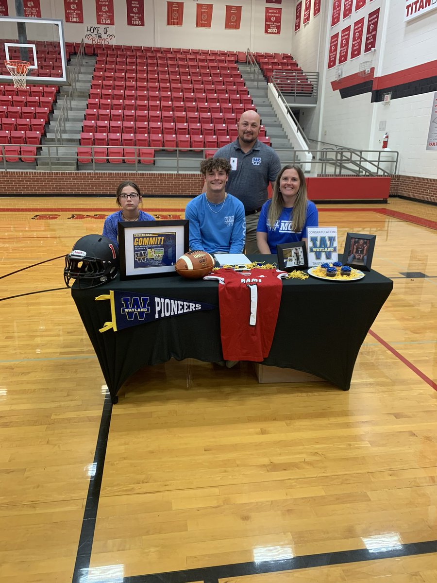 TristanGray1107's tweet photo. OFFICIAL COMMIT @WBUFootball 🟡🔵 https://t.co/QegHaNuFAM