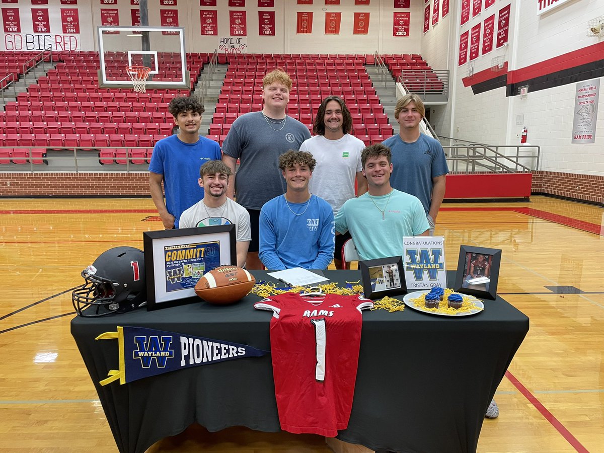 TristanGray1107's tweet photo. OFFICIAL COMMIT @WBUFootball 🟡🔵 https://t.co/QegHaNuFAM