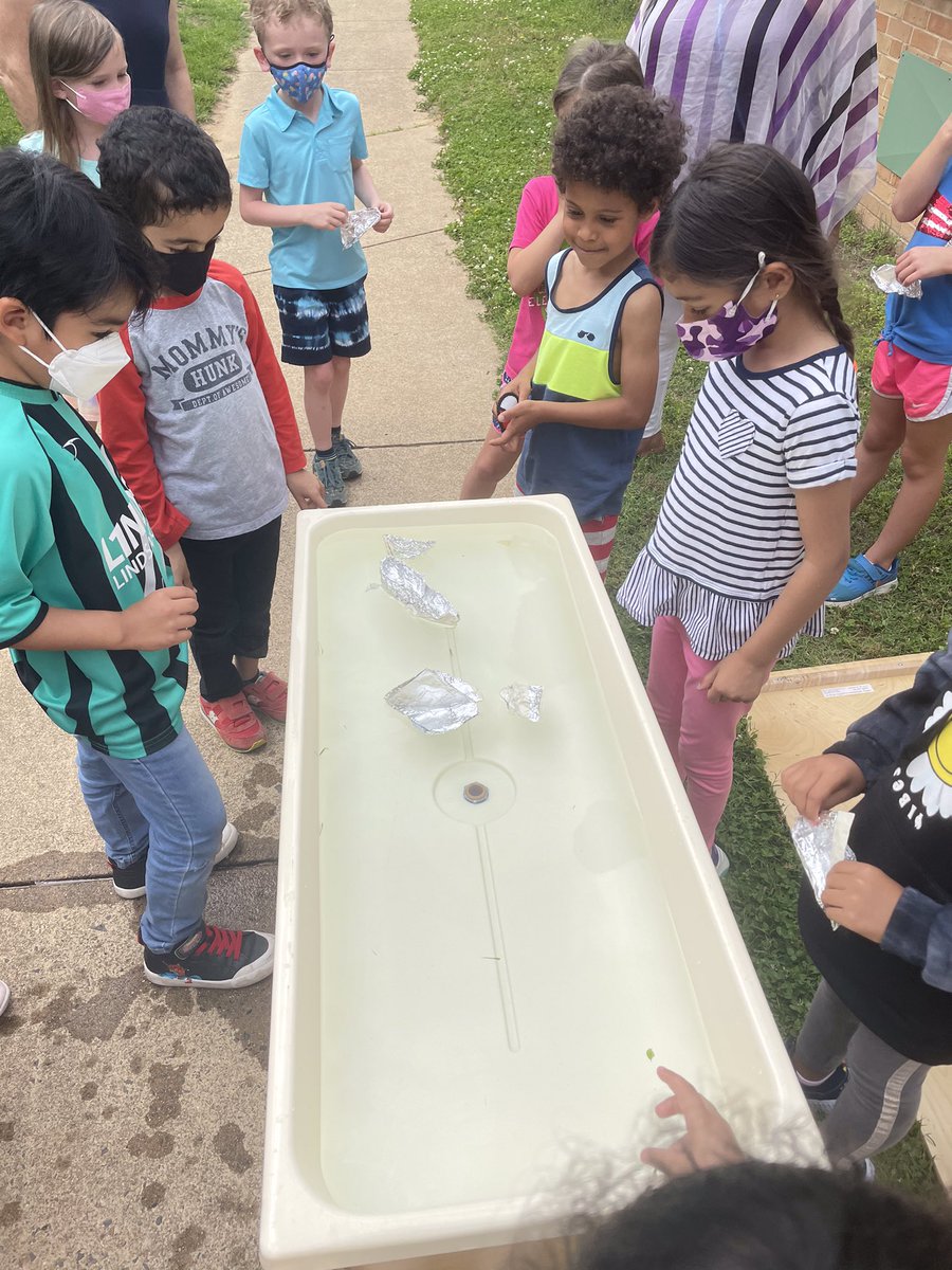 MsSokol1's tweet photo. We made boats and then got to see if our boat would sink or float! https://t.co/vdoWvzp70C