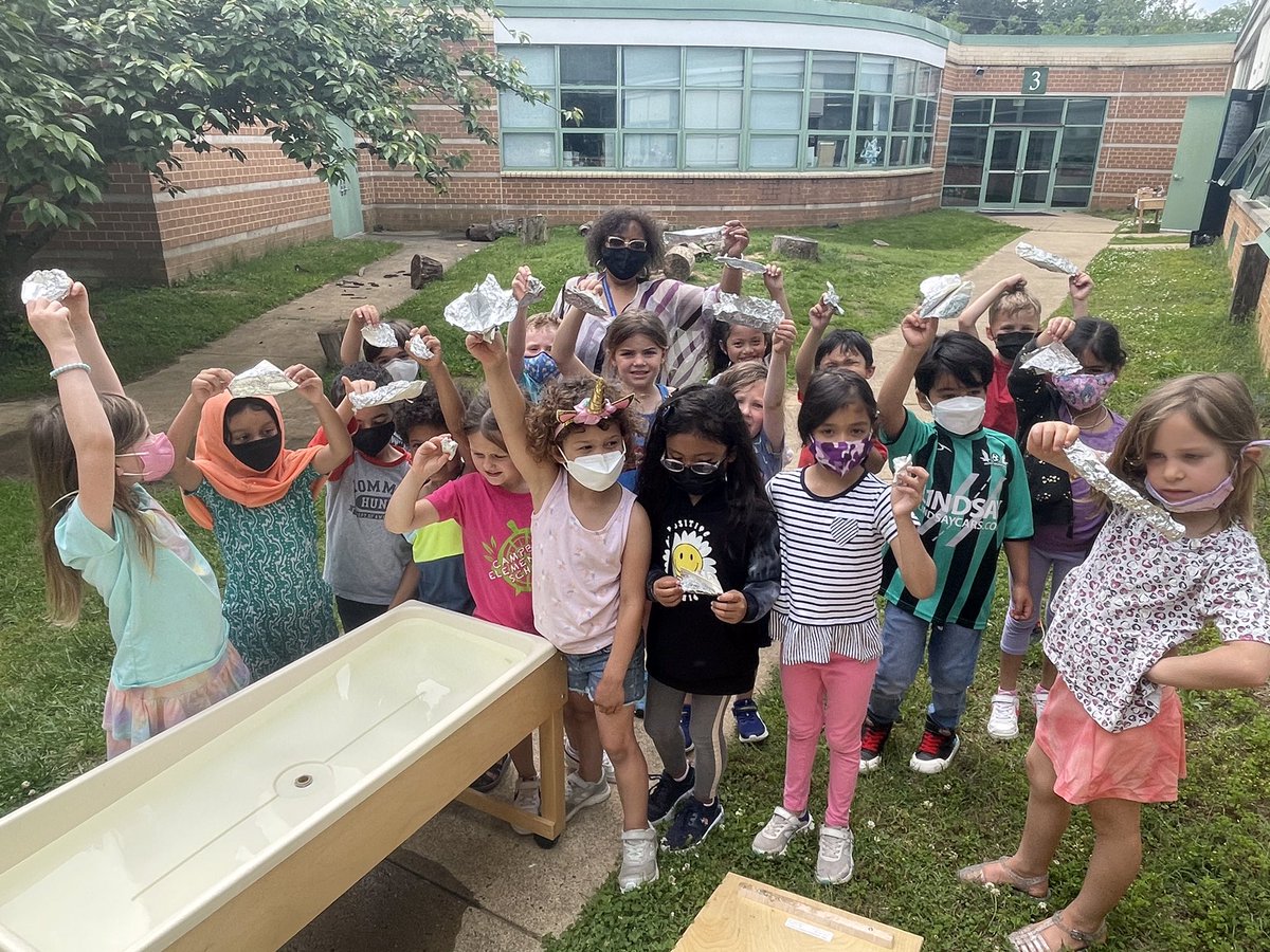 MsSokol1's tweet photo. We made boats and then got to see if our boat would sink or float! https://t.co/vdoWvzp70C