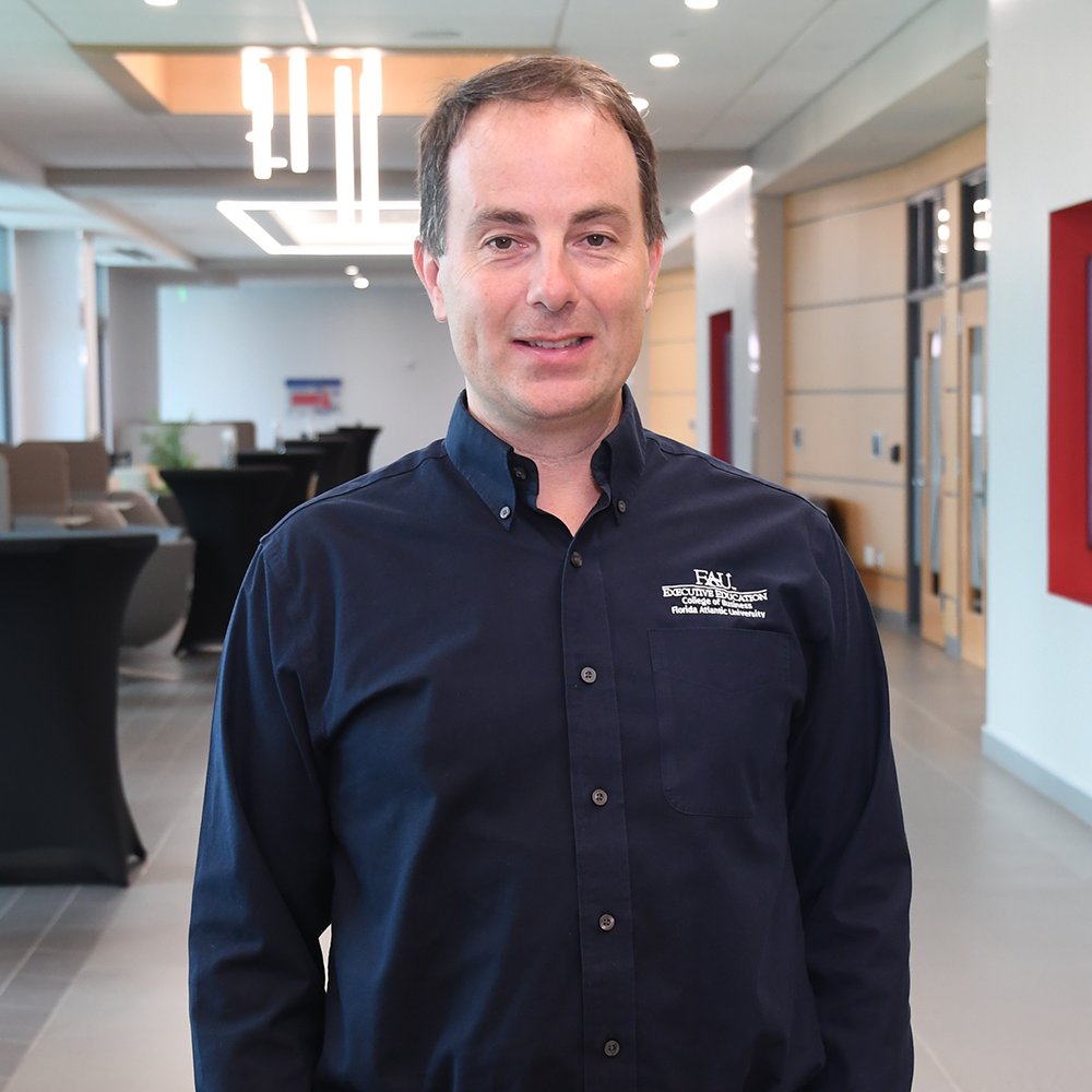 👏 Congratulations to <a href="/douglasjcumming/">Douglas Cumming</a>, the winner of the <a href="/GFLAlliance/">GFLAlliance</a> 2022 World Class Faculty award. Professor Cumming was cited for his 'innovative contributions in the areas of finance, economics and technology.' tinyurl.com/y5mpq9ta #GoOwls