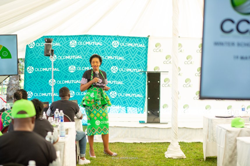 CCAZ2's tweet photo. Day 2 of the CCAZ-@OldMutual  Customer Experience Winter school 2022. Old mutual Managing Director Mrs @GloriaZaravanhu equipping audience with  how to deliver and become an effective 10x customer experience expert
#winterschool
#10xcustomerexperience
#ccaz
#OldMutual https://t.co/MGvVTzBSgU