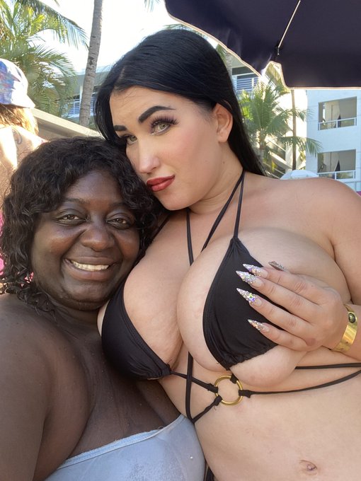 Such an awesome spirit can&rsquo;t wait to create magic with you @milahromanov https://t.co/CvsFMSmTSz<a href="/tag/newprofilepic"class="tags"><span>#newprofilepic</span></a>