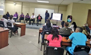 SaludAraguaP's tweet photo. #20May La Autoridad Única en Salud @DraShirleySalud   sostuvo una importante reunión de trabajo con los 43 directores de las Asic, de hospitales y de  7 de clínicas especializadas, con el objetivo de lograr la unificación del Sistema Publico Nacional de Salud  #Aragua https://t.co/oXr2nWFdQj