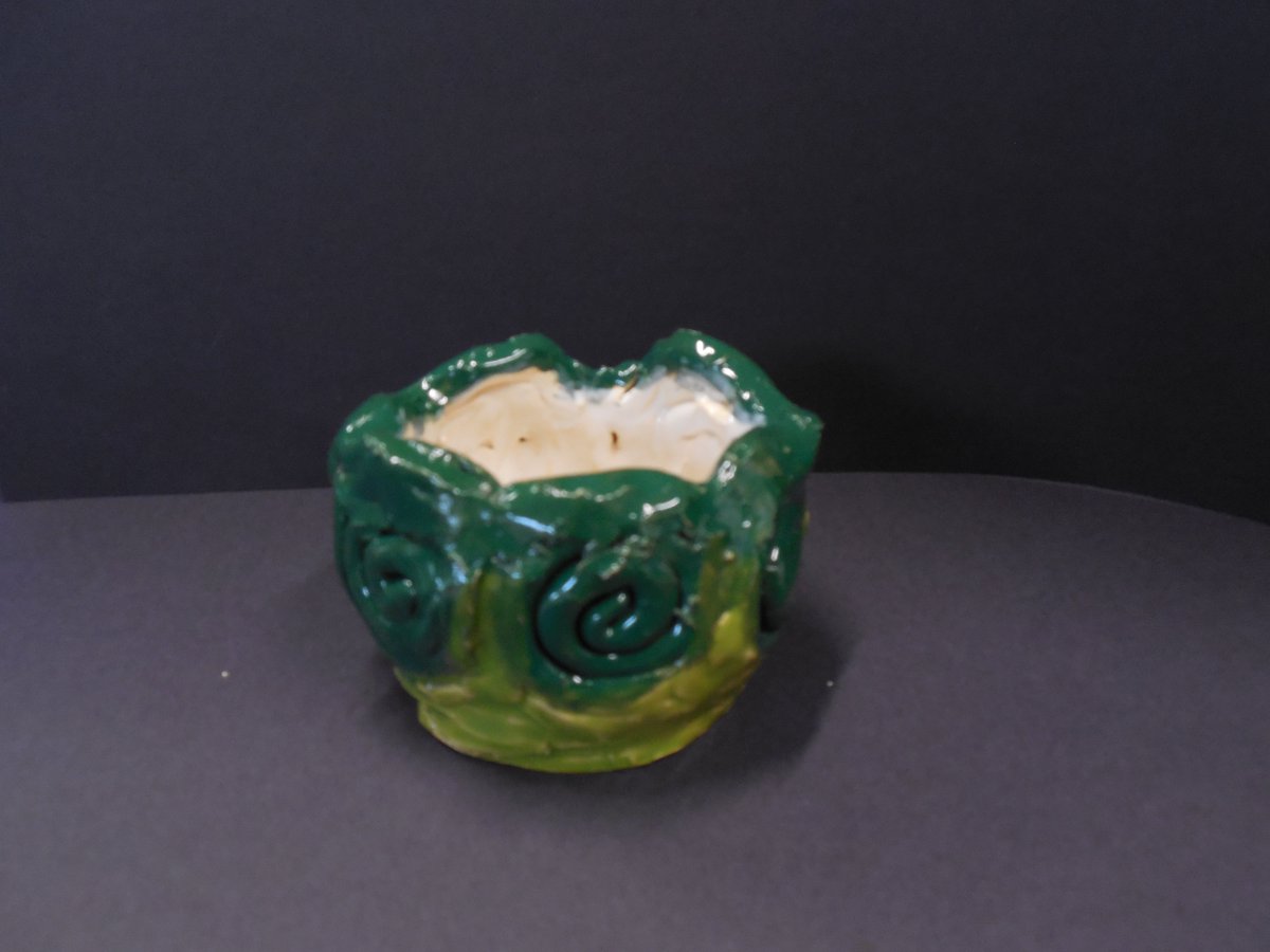 5th grade #coilpots are making their way home on the last day of school &amp; are the final project published for the year on Artsonia!  My <a href="/Artsonia/">Artsonia</a> stats for the year:  3800+ artworks and 101 projects!  WOW! <a href="/SarahJonesEllis/">Sarah Jones</a> <a href="/MollieBearly/">Mollie Bearly</a> <a href="/ajlambert45/">ajlambert45</a> #TigerLegacy