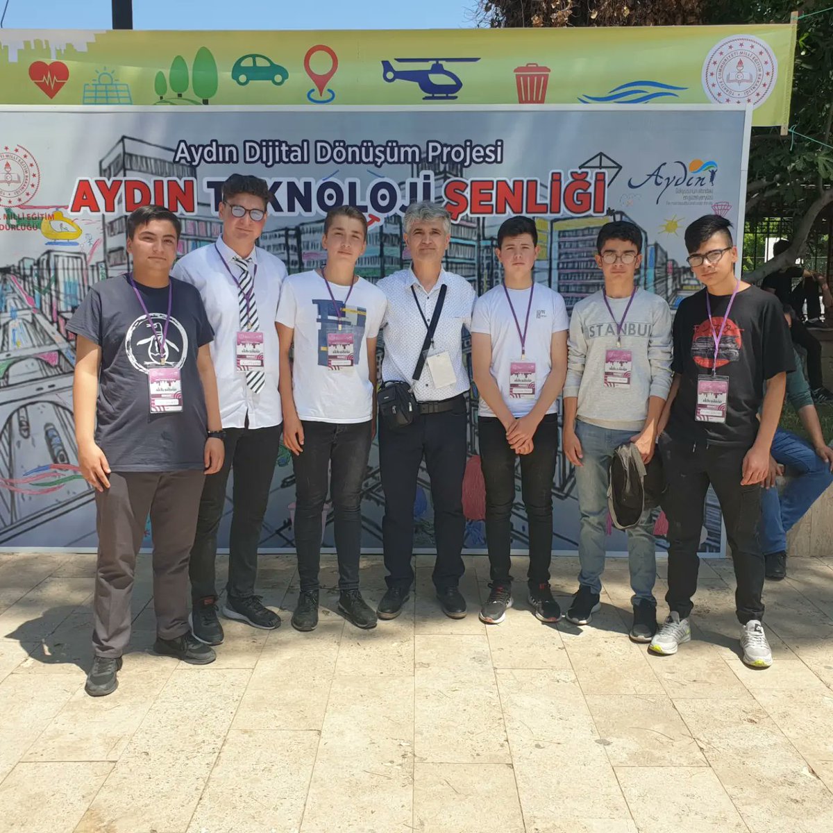 ilkeray48's tweet photo. Bozdoğan İsmet Sezgin MTAL , Elektrik Elektronik Teknolojisi  ve Bilişim Teknolojisi Alanları olarak hazırladığımız projeleri Aydın Teknoloji Şenliğinde sergiledik.Projelerde emeği geçen öğrencilerimize teşekkür ederiz. @MehmetMadran09 @veyselkasapoglu @bozdoganmtal @BozdoganIlce https://t.co/PrKdD4bLDM