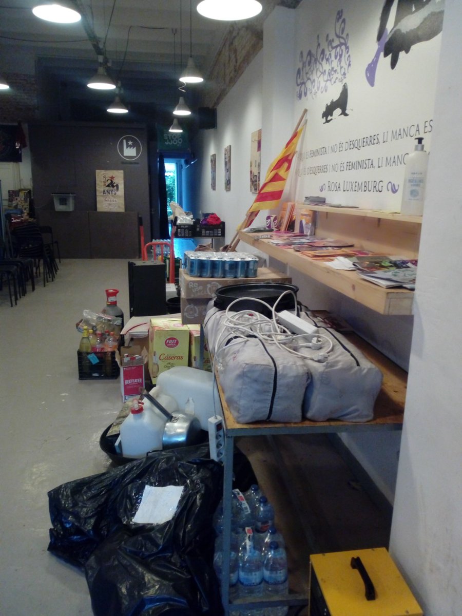 Ja ho tenim tot preparat per demà! 😎 #Festesdemaig2022 

Ens veiem a la Botifarrada Popular del Poblenou! ✊❤️ 

Agafeu crema solar! ☀️😉

#FemBarri #FemCasal