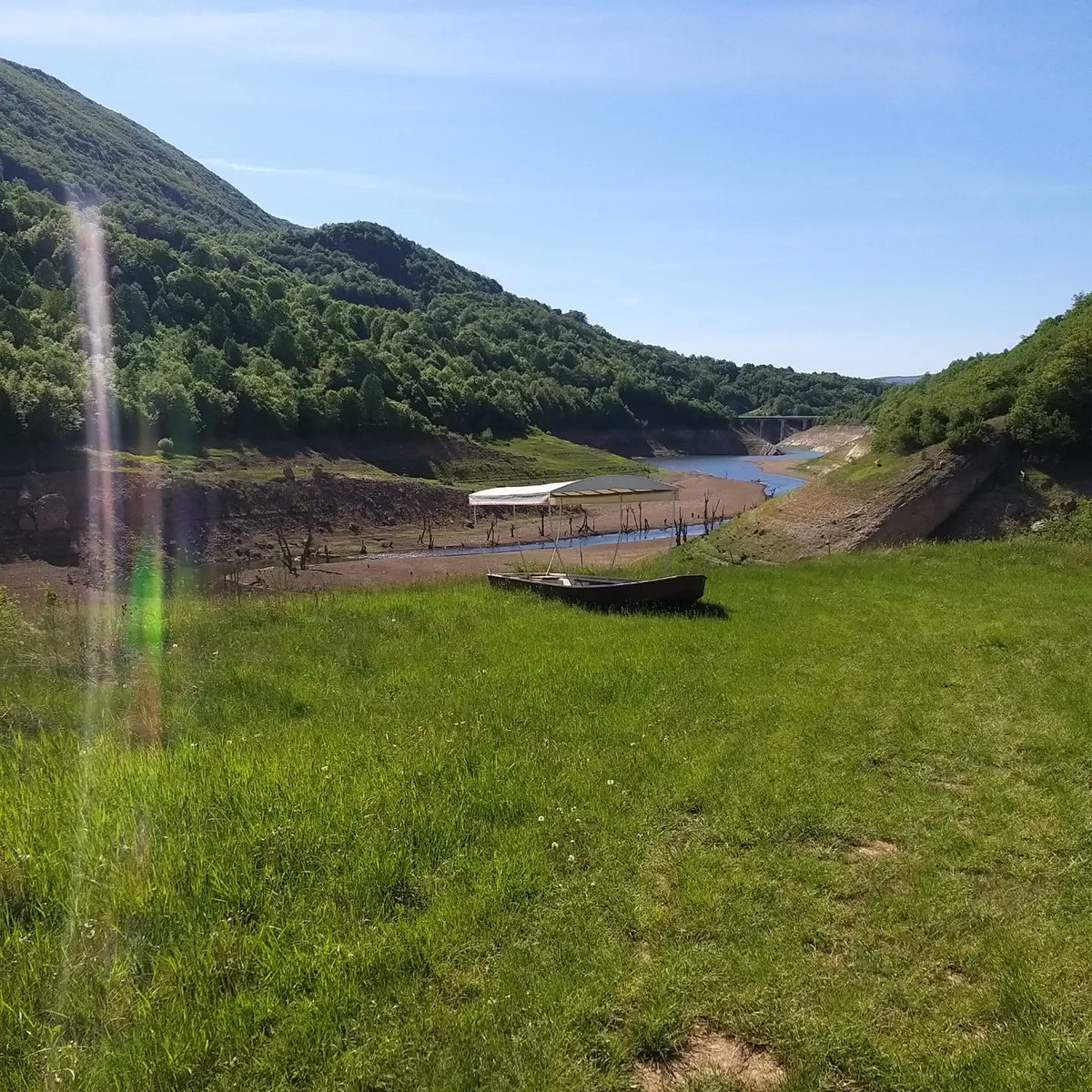zavojsko's tweet photo. Zavojsko jezero je trenutno na trećini svog punog kapaciteta. Posledice Mićine stabilizacije sistema biće vidljive još dugo... https://t.co/ugWzfmUQDH