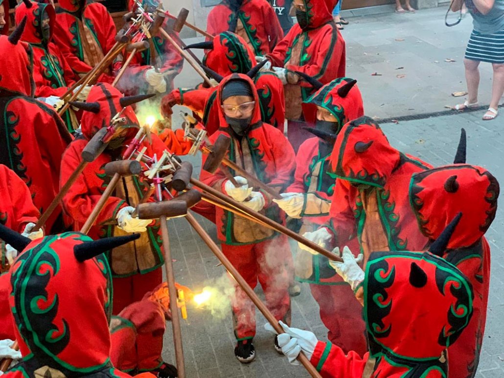 EnsAssoc's tweet photo. Arriba la #InCulCAT, la primera festa infantil de la #culturapopularcatalana, organitzada per @Adifolk_oficial 🎉

Dissabte 21 s'hi trobaran a Capellades prop de 500 nens i nenes i 26 colles d'arreu del país🎉

👉 Més informació a  https://t.co/6HzHw2HCWb

📸 @Tornaveu https://t.co/DHFNkYR3uY