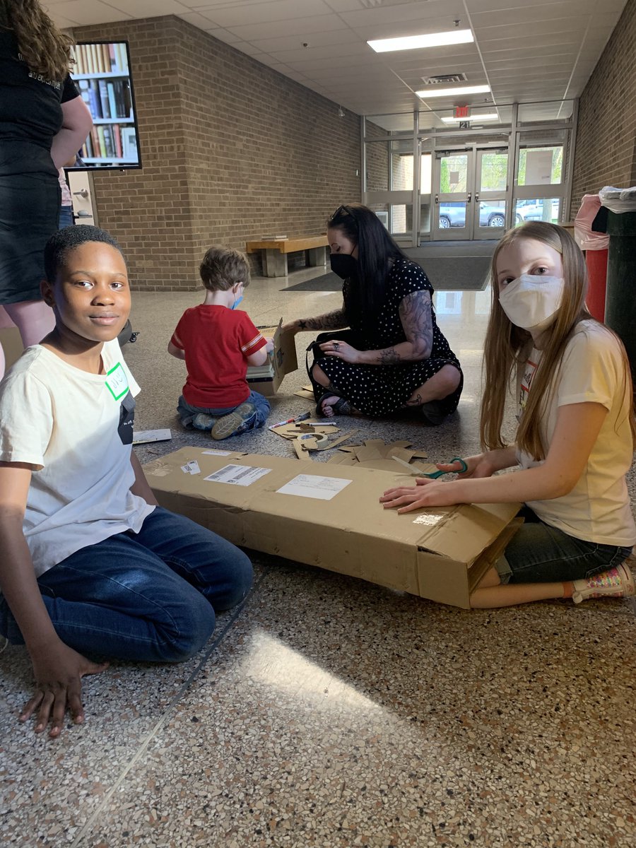 bps271's tweet photo. New Code Academy’s Family Computer Science night brought online students and families together in-person for hands-on robotics challenges, 3D printing, creative computing and community-building. #CSinBPS @CSinBPS https://t.co/UeDaHBISDf