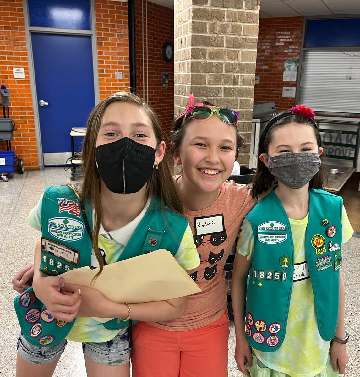 bps271's tweet photo. New Code Academy’s Family Computer Science night brought online students and families together in-person for hands-on robotics challenges, 3D printing, creative computing and community-building. #CSinBPS @CSinBPS https://t.co/UeDaHBISDf
