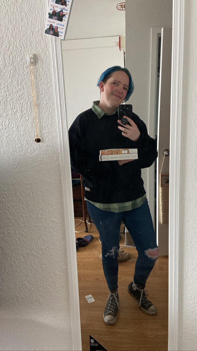 rhdscllns's tweet photo. oh we're getting two more seasons of heartstopper? this calls for the best charlie spring core i have to offer 😌🍂🌈❤️ https://t.co/fKYfezltIs