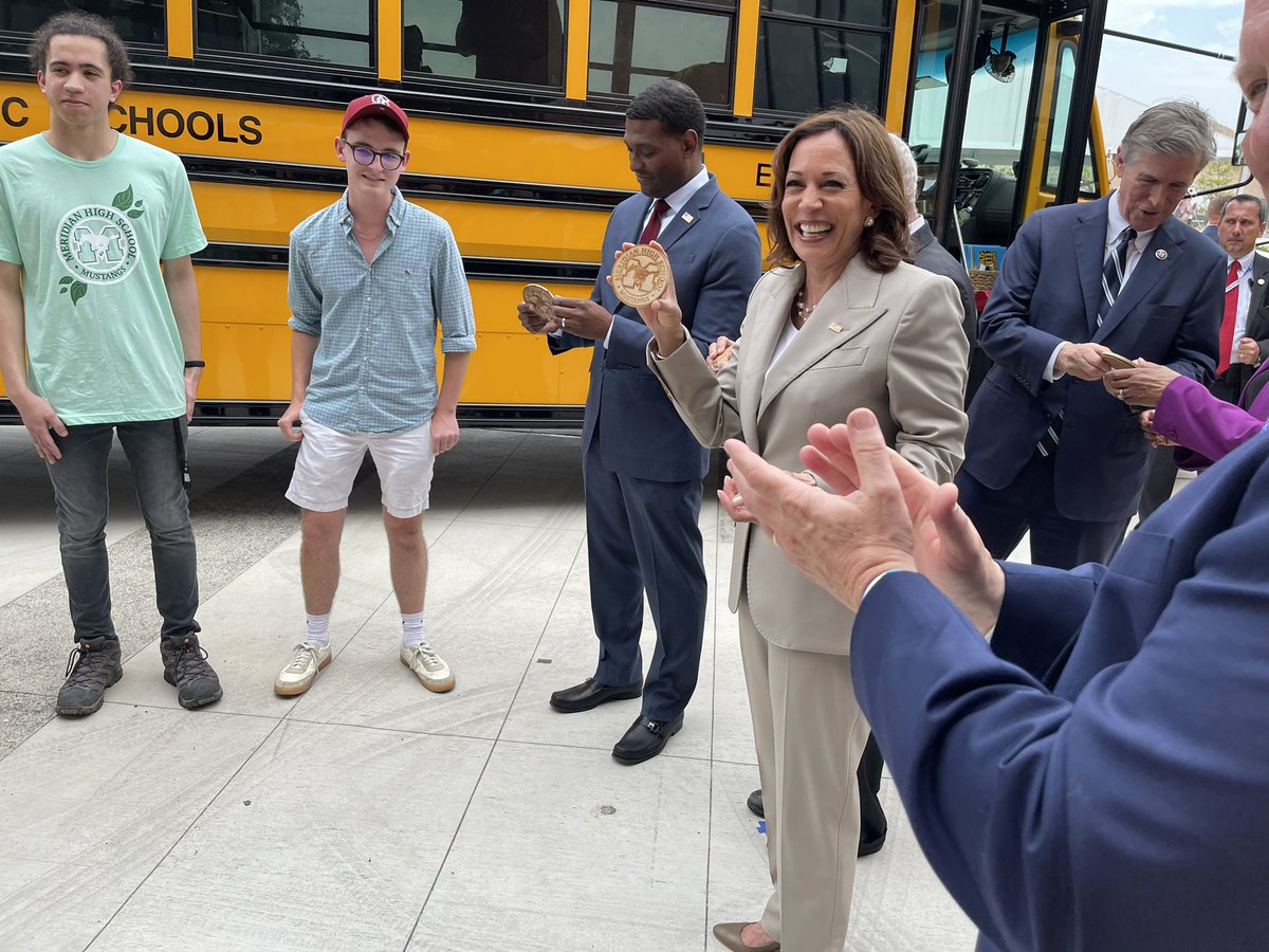 Eugene Daniels tweet media