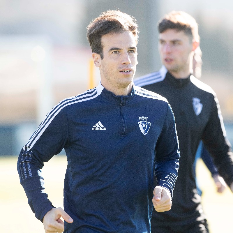 Osasuna's tweet photo. 📜 'Llegó el momento de partir', por Iñigo Pérez.

#GraciasIñigo #EskerrikAskoIñigo