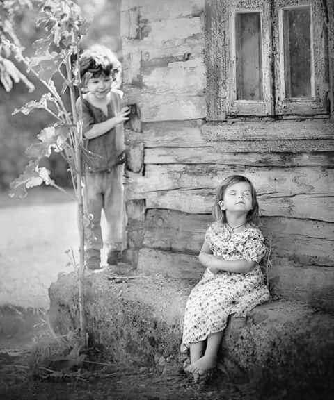 عليگ آن تعرف 
بآن آلحب آلذي يضـعه آلله في آلقلب 
للآشـخآص لآ ينتزعه آلآهو ...
لآغيآب .. ولآ آعتيآد ....
ولآ حتى آلمـسـآفآت تسـتطـيع نزعه  ..
فهم آسـتوطـنو آلقلوب ...
حتى آلخذلآن لآ يجدي نفعآ 
يتگمـل.... آلحب
 فلآ حب آلآ وفيه 
رحمـه .. رقه ..رآفه .. رقي .. روعه.. رفعه

..❤