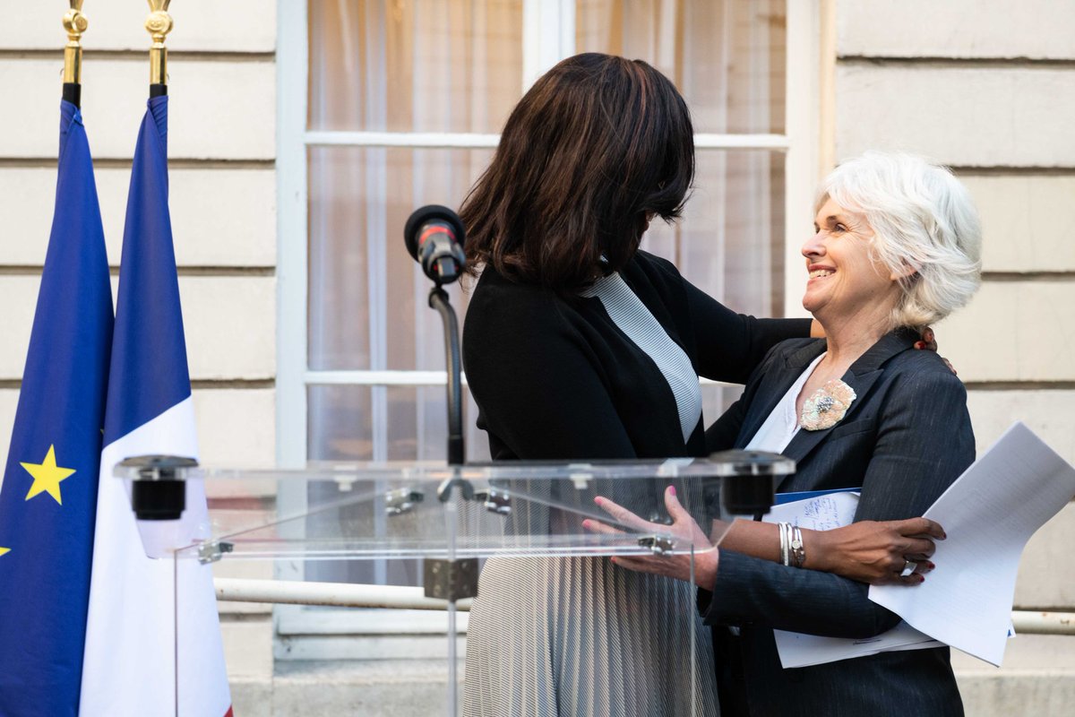 egalite_gouv's tweet photo. Gouvernement | Retour en images sur la #passation de pouvoirs entre Élisabeth Moreno et Isabelle Rome ⤵
@gouvernementFR https://t.co/IyQVYCiMVf