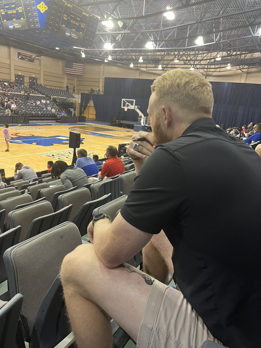 shsboysbball's tweet photo. Past and present Spring HS coaches getting better at @Tabchoops clinic. @RVHSEaglesbball #learning https://t.co/5LvE2Tnh5d