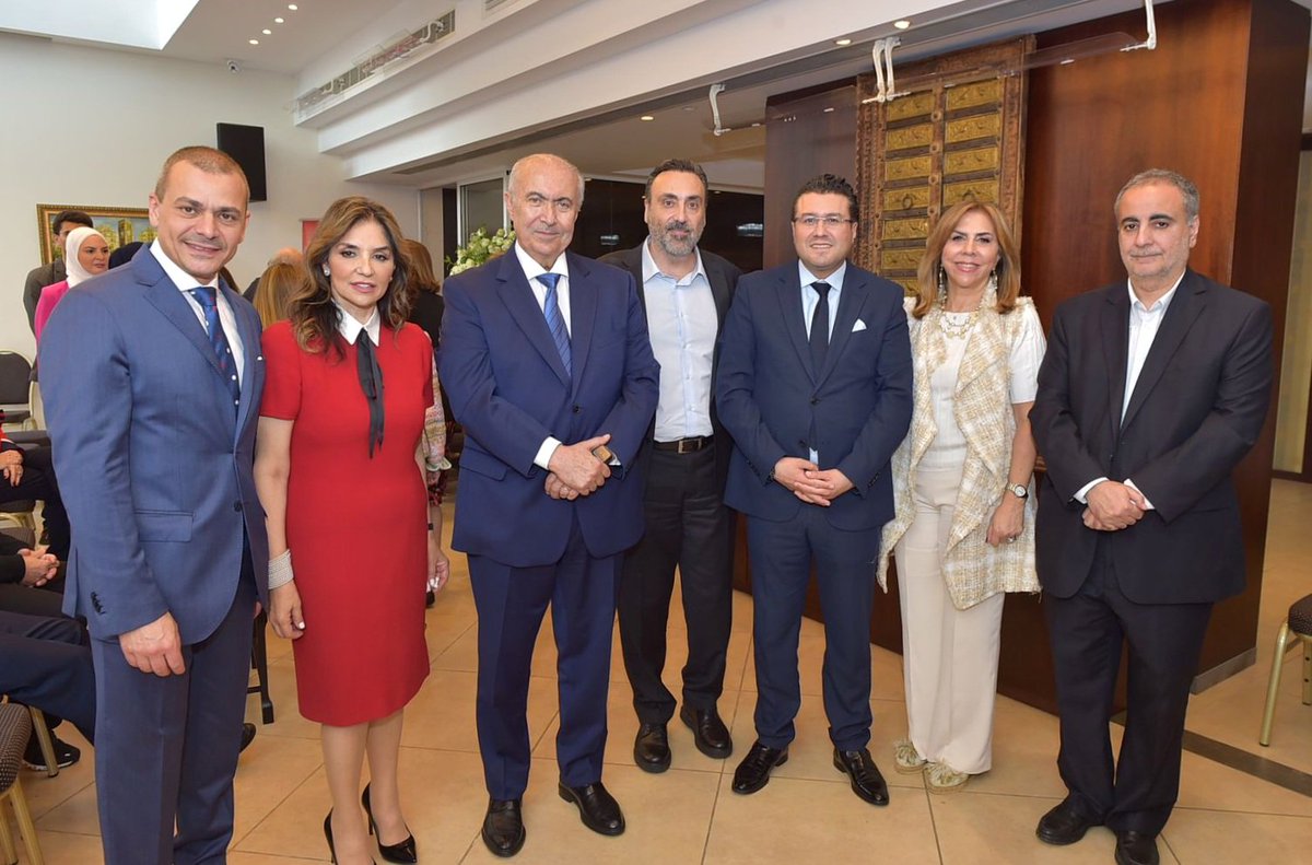 hizibalhiwar's tweet photo. استقبل رئيس حزب الحوار الوطني النائب فؤاد مخزومي في دارته اليوم وفدًا من المهنئين والمحبين، بحضور أعضاء لائحة #بيروت_بدها_قلب.
@fmakhzoumi https://t.co/25LYOR1DUz