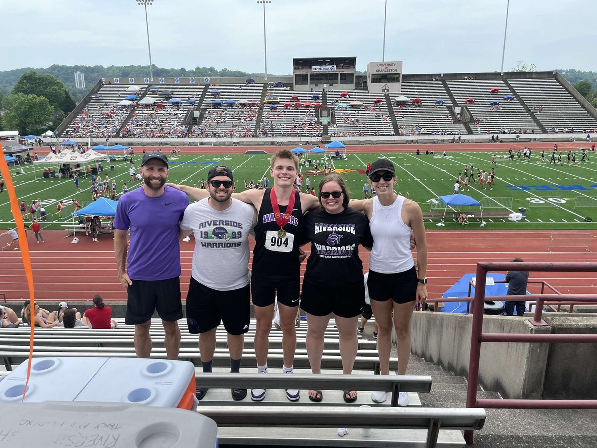 jacoba1derson2's tweet photo. BIG JUMP AT THE STATE MEET!!! Thanks to everyone that has pushed me and not let me give up came in 7th seed in states came out 2nd with a new pr 15.6 @CoachDaught  @walker_jake3 https://t.co/px1BQZkbBB